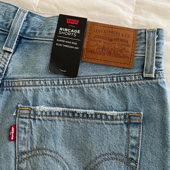 Levi’s ribcage shorts NWT size 30 - Picture 6 of 6